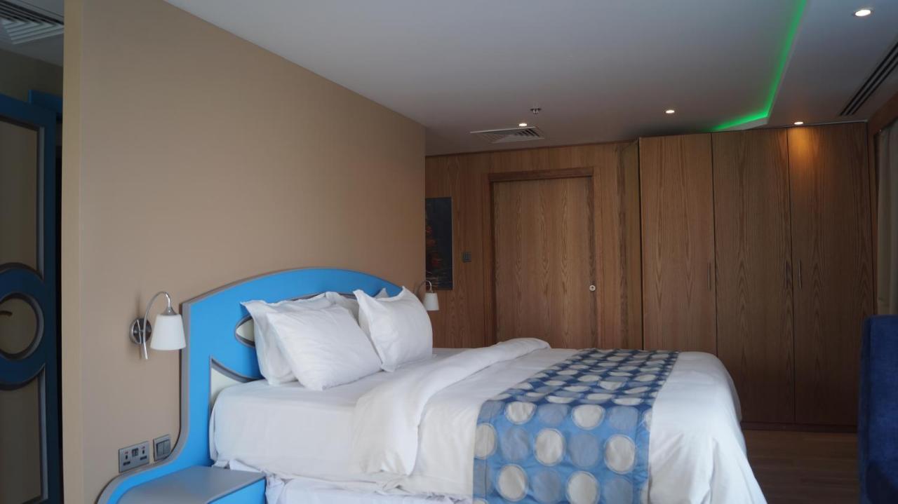 C Hotel Manáma Kültér fotó