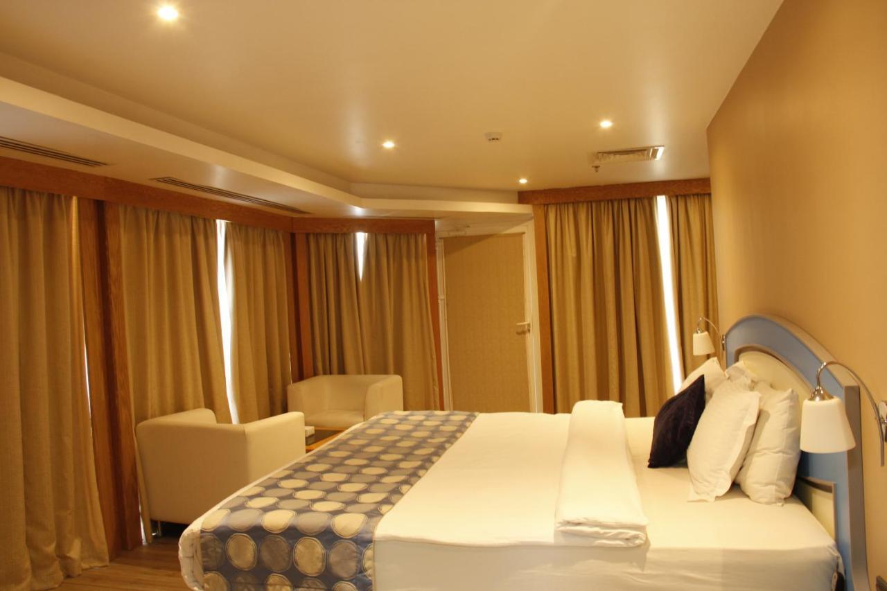 C Hotel Manáma Kültér fotó